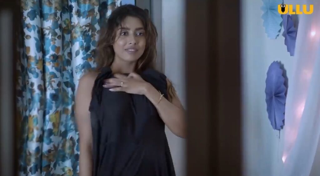 Garima looking hot in towel in ULLU Web Series Charmsukh (Flat 69) trailer