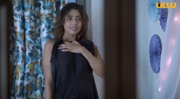 Garima looking hot in towel in ULLU Web Series Charmsukh (Flat 69) trailer