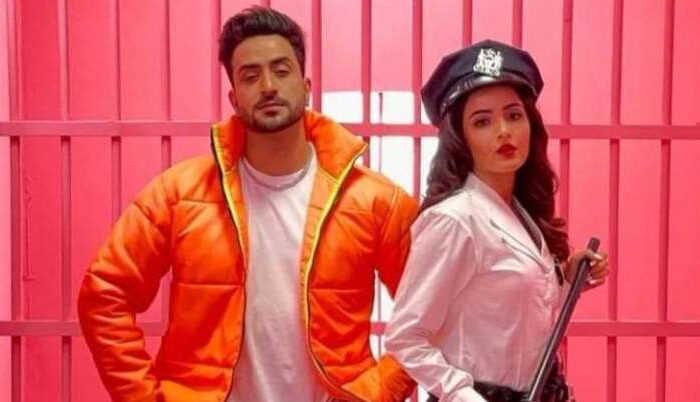 Tony Kakkar Tera Suit Song Lyrics and Video Feat JasLy – Aly Goni and Jasmin Bhasin