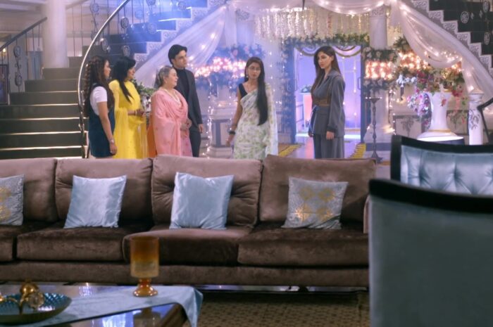 Today’s Kumkum Bhagya Episode 21 April 2021 Written – Mehra Family stands with Pragya to save Abhi