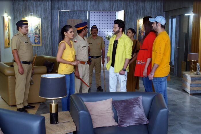 Kundali Bhagya Episode 28 April 2021 Written – Karan saves Srishti from getting arrested