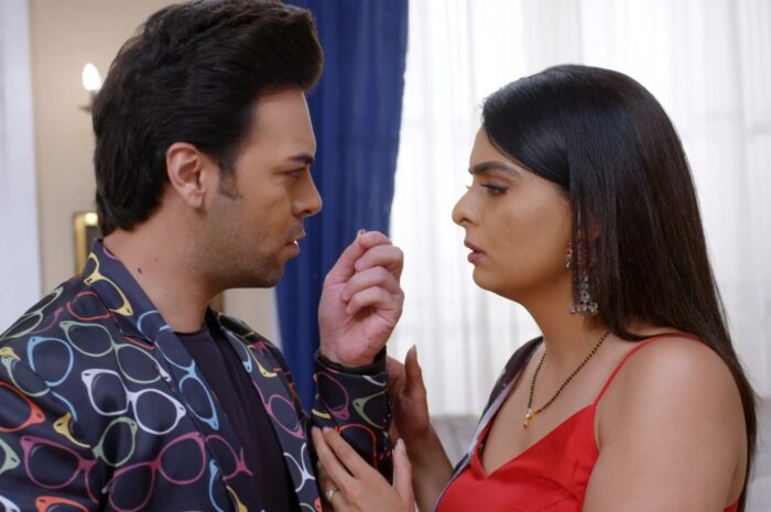 Today’s Kundali Bhagya Episode 21 April 2021 Written – Prithvi steals jewellery from Mahesh’s locker