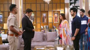 Read more about the article Kundali Bhagya 16 September 2021 Written Update – Yasshvardhan brings Police to arrest Karan