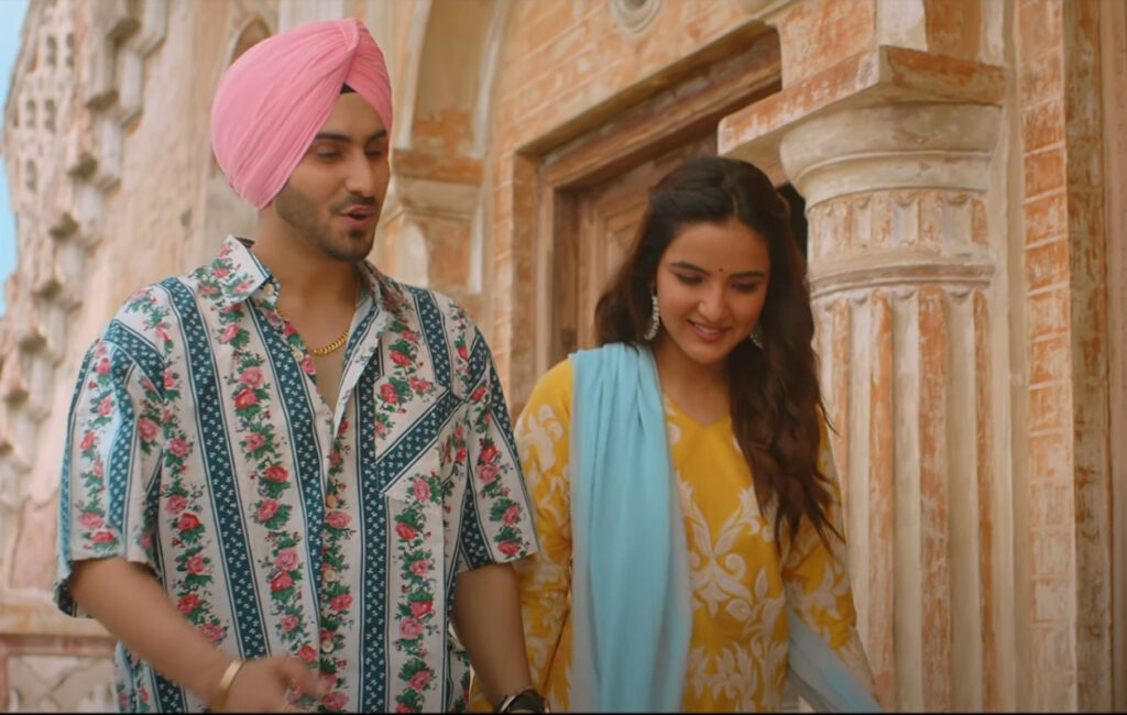 Peene Lage Ho feat Jasmnin Bhasin and Rohanpreet Singh Video, Lyrics Written and Full Details