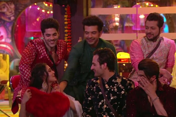 Bigg Boss 15 Weekend Ka Vaar 31 October 2021 Written Updates – Karan gives heart to Tejasswi, Akasa gets evicted