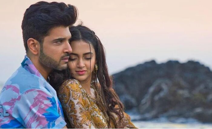 Rula Deti Hai Song Feat Karan Kundrra and Tejasswi Prakash – Lyrics Written, Video with hot Pics and Full Details