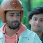 Woh To Hai Albelaa episode 5 written updates 18 March 2022 – Sayuri’s scooty hits Krishna’s bike