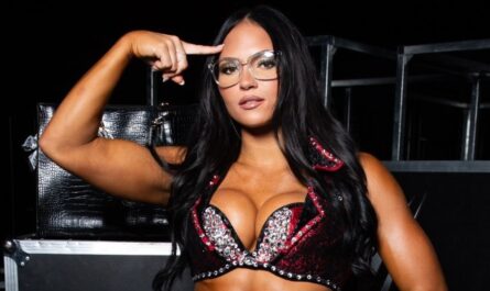 Female wrestler Kiana James hot nerd pose in bikini