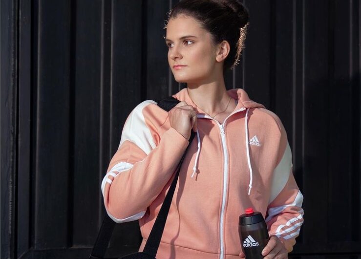 Female Cricketer Laura Wolvaardt Hot Pics, Wiki, Age, Bio, Height, Boyfriend Name, and More Details