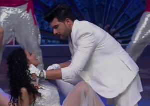 Read more about the article Tejasswi Prakash & Karan Kundrra Lock UPP Finale Dance Pics with Kangana’s interaction full written details