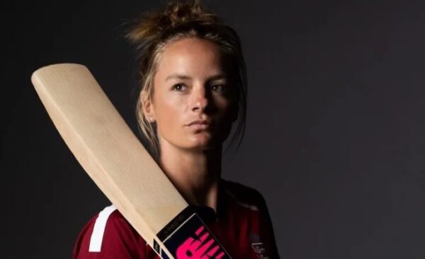England Cricketer Danielle Wyatt Hot Pics, Wiki, Age, Bio, Lesbian Girlfriend Name, and More Details