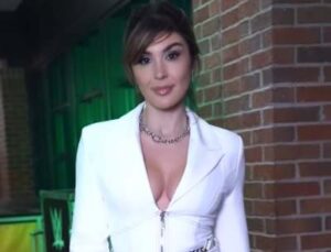 Read more about the article WWE Interviewer Cathy Kelley Hot Pics, Wiki, Age, Bio, Height, Real Name, Boyfriend, Body Stats