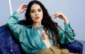Read more about the article Indian TV Actress Urfi Javed (Uorfi) Hot Pics, Wiki, Age, Bio, Weight, Boyfriend, Body Stats