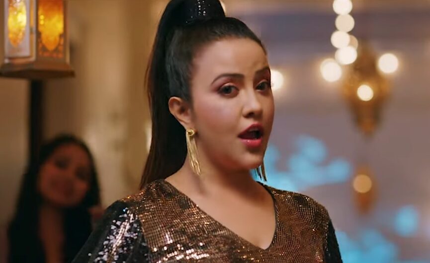 Checkout Mood Banaleya Song Hot Pics and Stills featuring Amruta Fadnavis