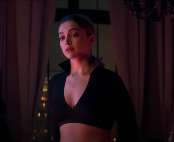 Checkout Deepika Padukone Hot Pics & Images from Pathaan 2023 Film with Full Details