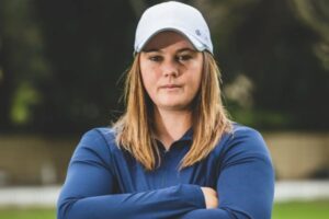 Read more about the article Female Cricketer Dane van Niekerk Hot Pics, Wiki, Age, Bio, Lesbian Wife Name, and More Details