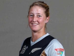Read more about the article Female Cricketer Sophie Devine Hot Stills, Wiki, Age, Bio, Height, Boyfriend Name, Body Stats & More Details