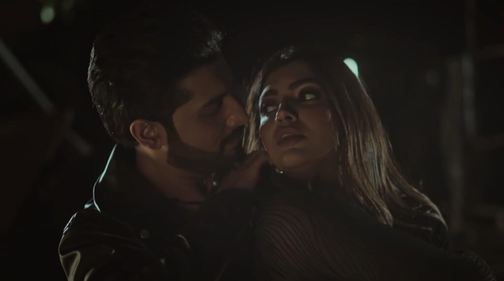 Mirage romancing Riya while fighting her in ALTT web series Honey Trap Squad Season 1 Episode 4