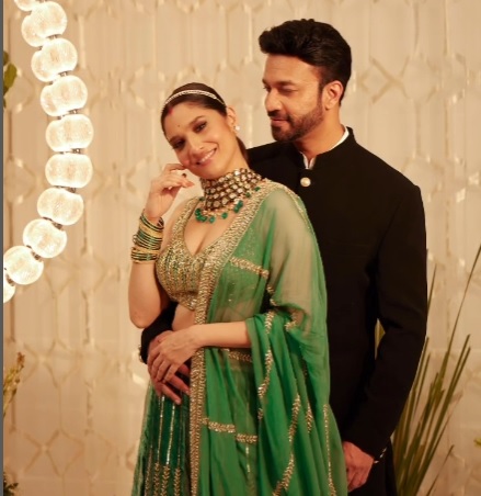 Ankita Lokhande with her husband Vicky Jain romantic photo