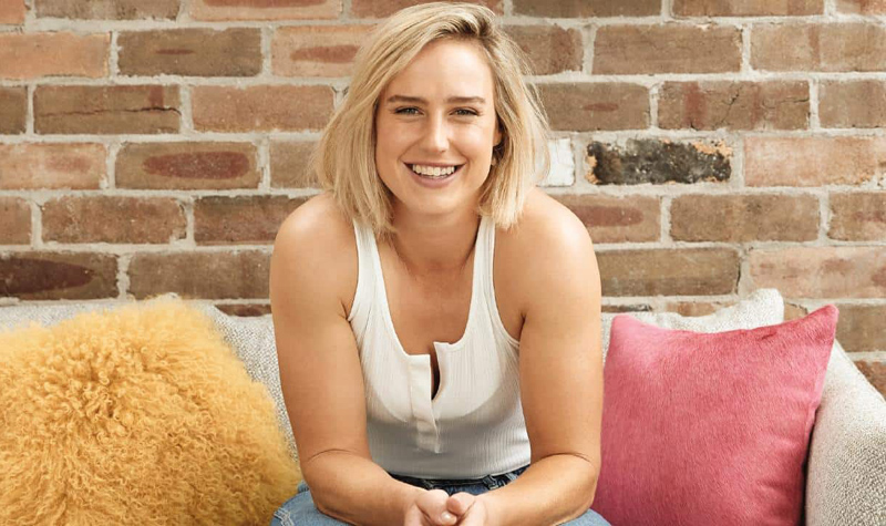 Ellyse Perry shoulders uncovered hot image