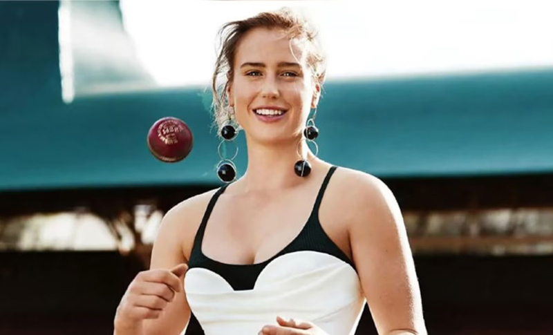 Ellyse Perry Hottest showing her cleavage