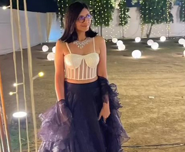 Swati Maliwal looking dazzling wearing a white corset along with navy blue skirt