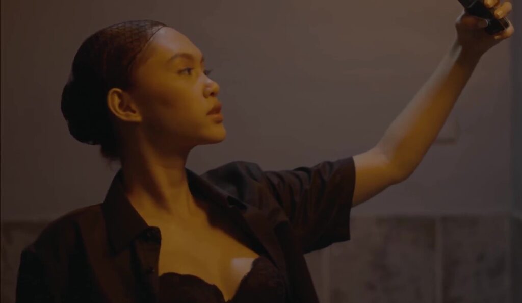 Vivamax's Linya 2024 Pinoy Film Cess Garcia taking hot selfie in bathroom