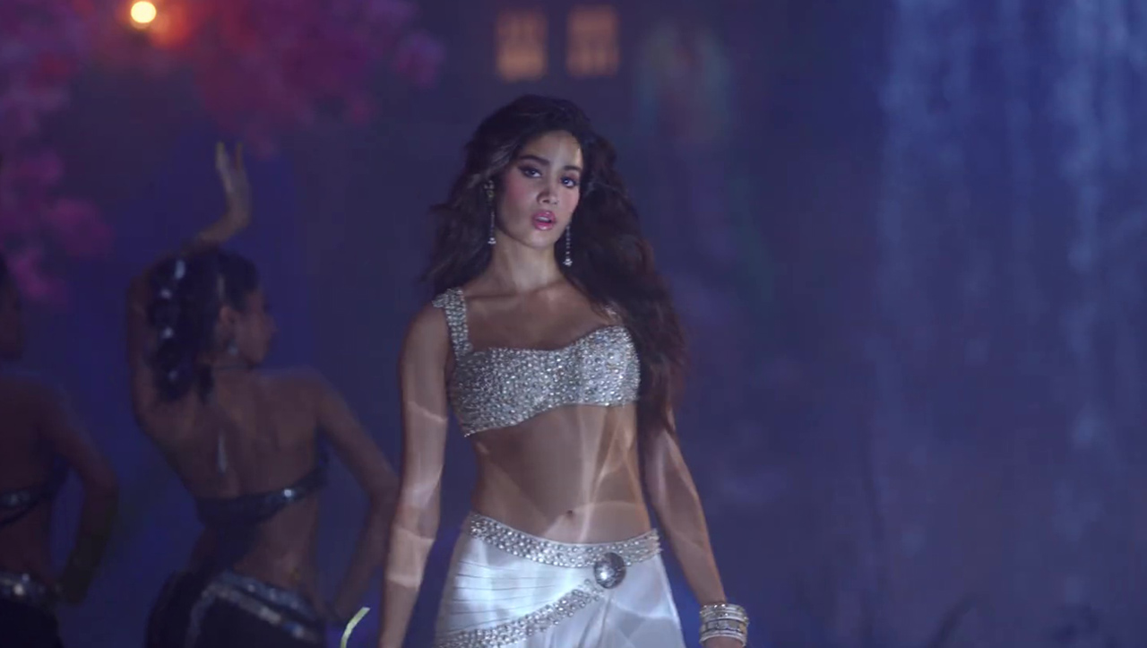 Janhvi Kapoor looking very hot wearing a white saree with a silver blouse in Daavudi song video from Devara 2024 film