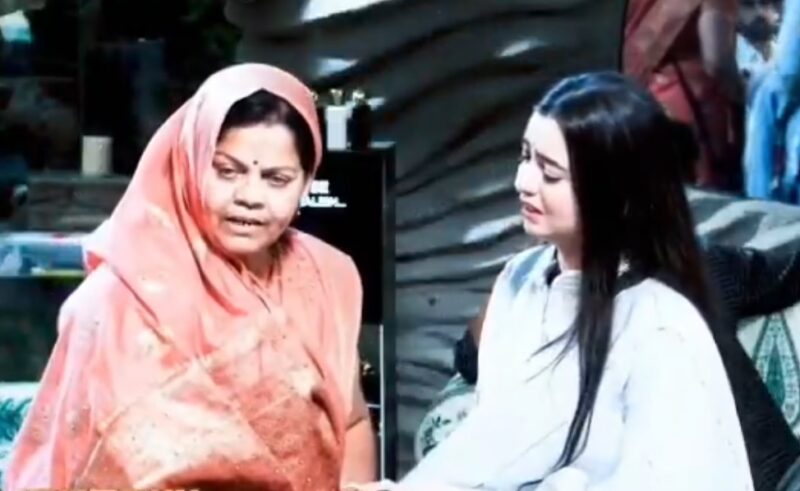 Bigg Boss 18 Family Week Chahat Pandey with her mom Photo