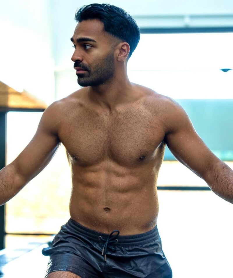 Love Island: All Stars Season 2 Nas Majeed showing abs