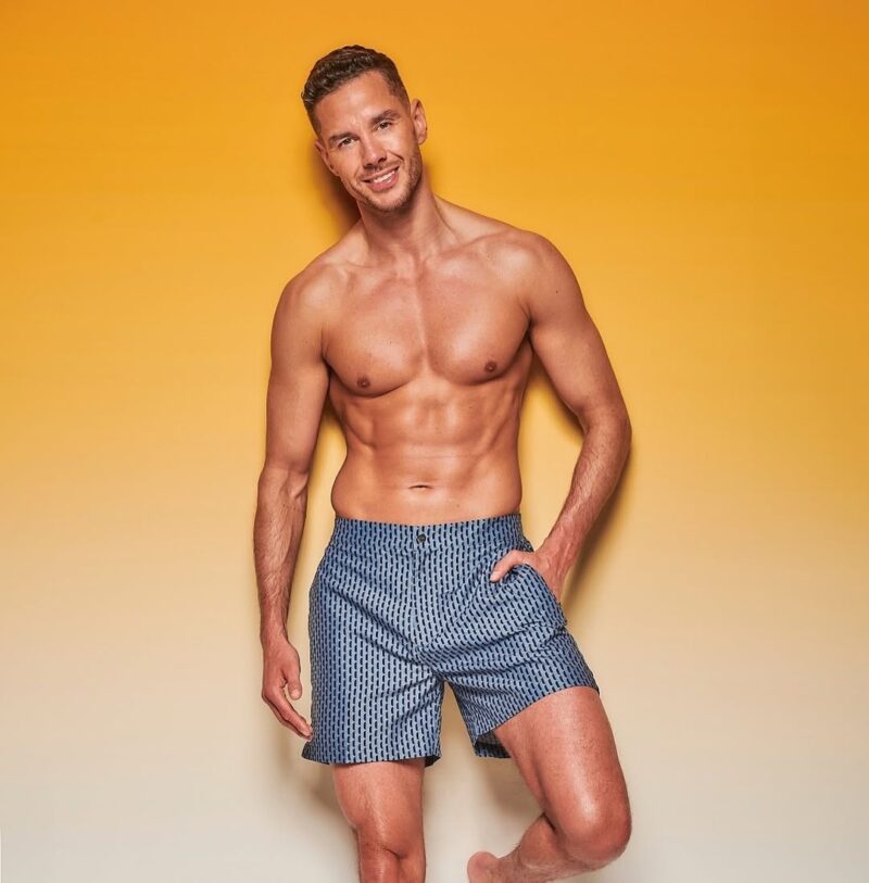 Love Island: All Stars Season 2 Scott Thomas showing abs