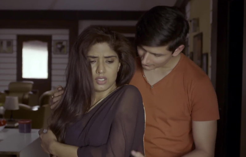 Khwahish Mastram Web Series Aryan grabs Smita from behind