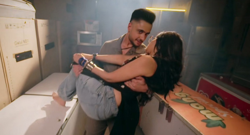 Colors TV Mannat Episode 38 (26 Feb 2025) Vikrant carrying Mannat is his arms