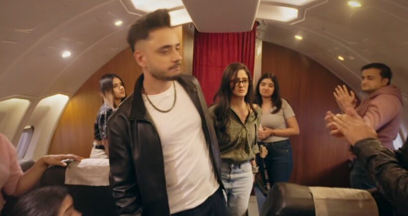 Colors TV Mannat Episode 54 (20 March 2025) People clapping for Vikrant and Mannat in Plane