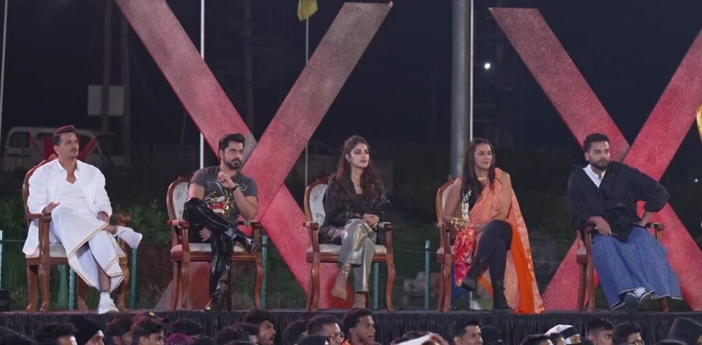 MTV Roadies Double Cross Episode 24 (30 March 2025) Prince, Gautam, Rhea, Neha, and Elvish at Entertainment task location sitting together