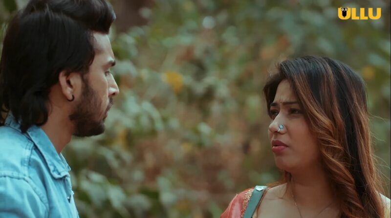 Sarkaaye Lo Khatiya ULLU Web Series Gaurav and Subhati Das having a conversation