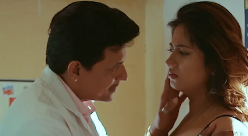 Sarkaaye Lo Khatiya ULLU Web Series Subhati Das with Clinic Doctor Yuvraj hot scene