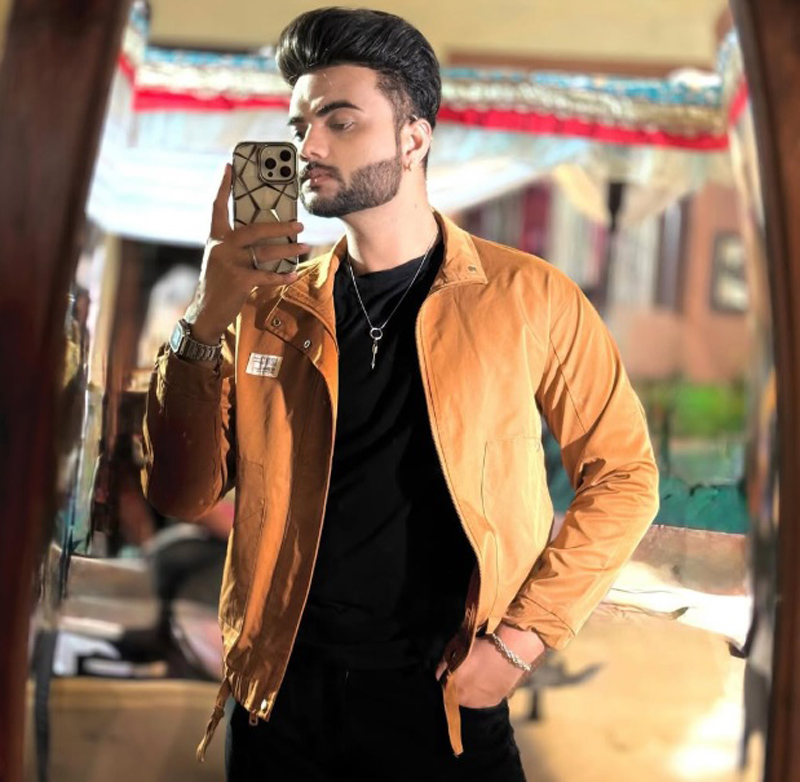 ULLU House Arrest Male Participant Akshay Upadhyay Handsome Pic