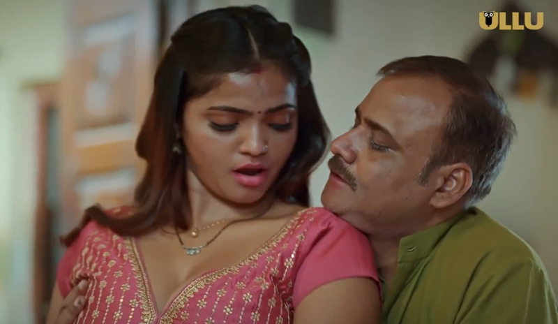 Shatir ULLU Web Series Bharti Jha sexy scene with Sushil Uncle in bedroom