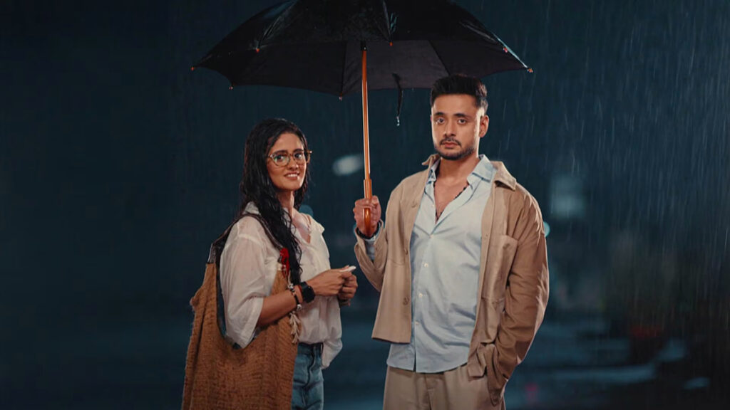 Mannat and Vikrant looking gorgeous together holding an umbrella in Mannat Harr Khushi Paane Ki