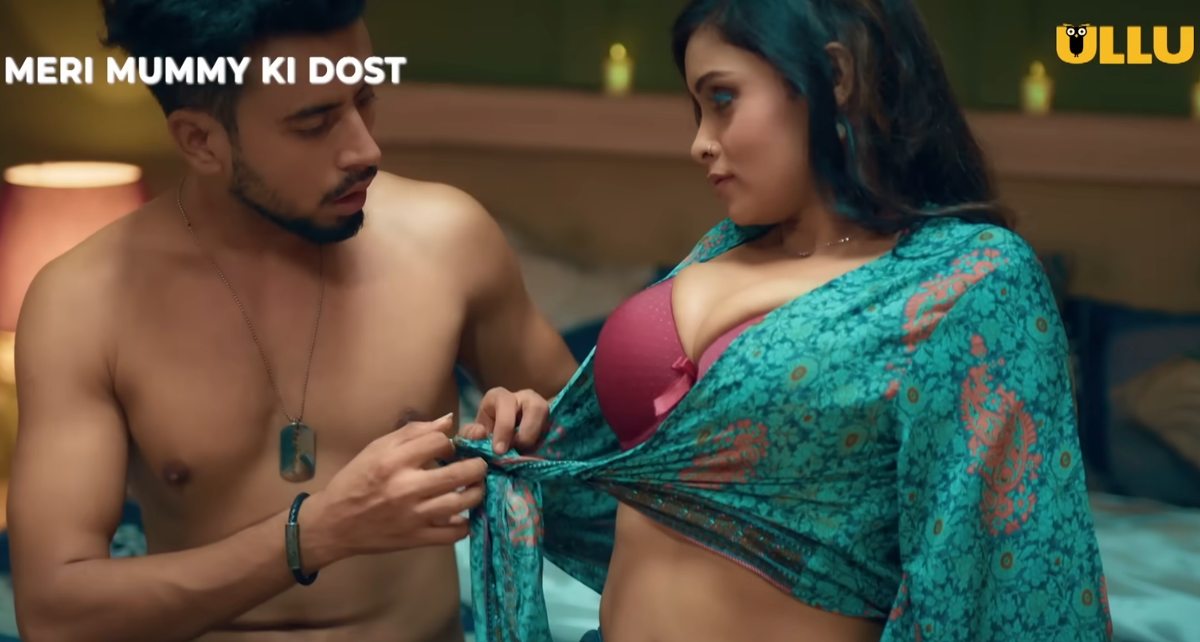 Meri Mummy Ki Dost (ULLU Web Series) Priyanka Chaurasia clothes getting removed