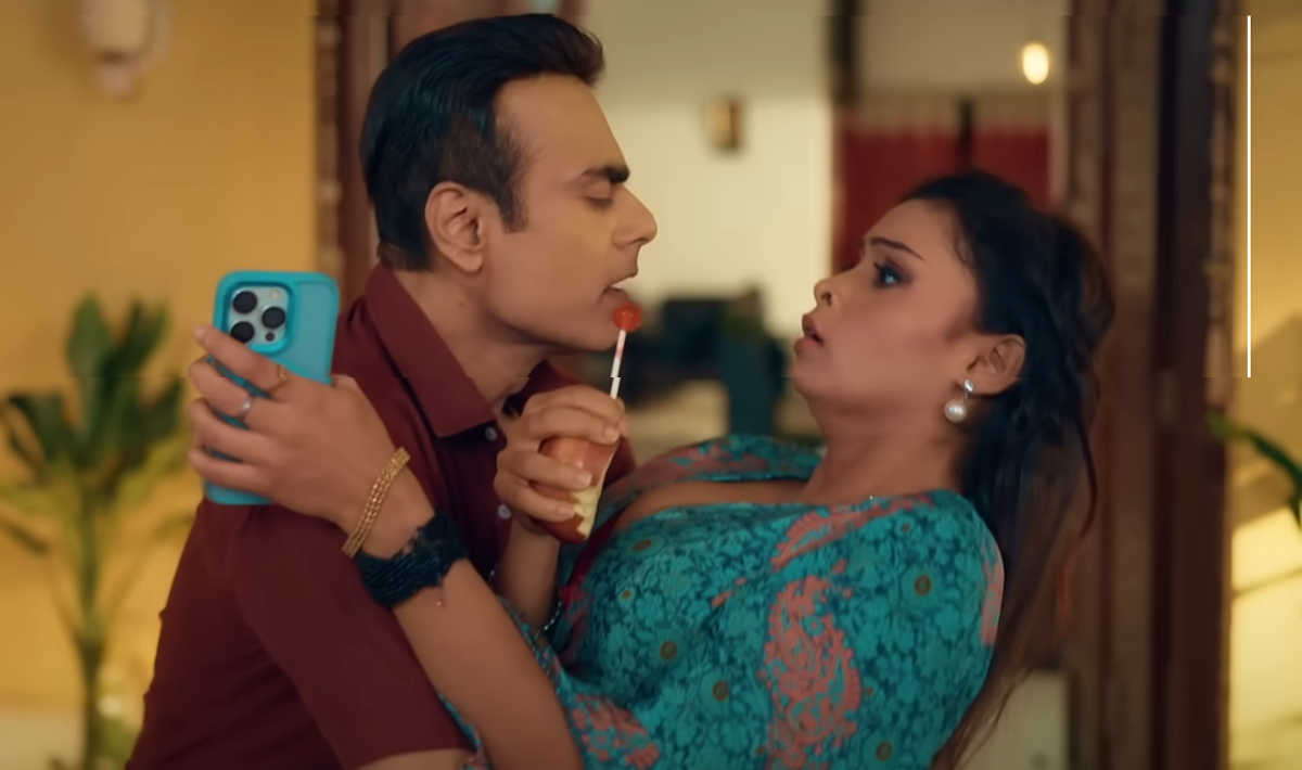 Meri Mummy Ki Dost (ULLU Web Series) having romance with old man