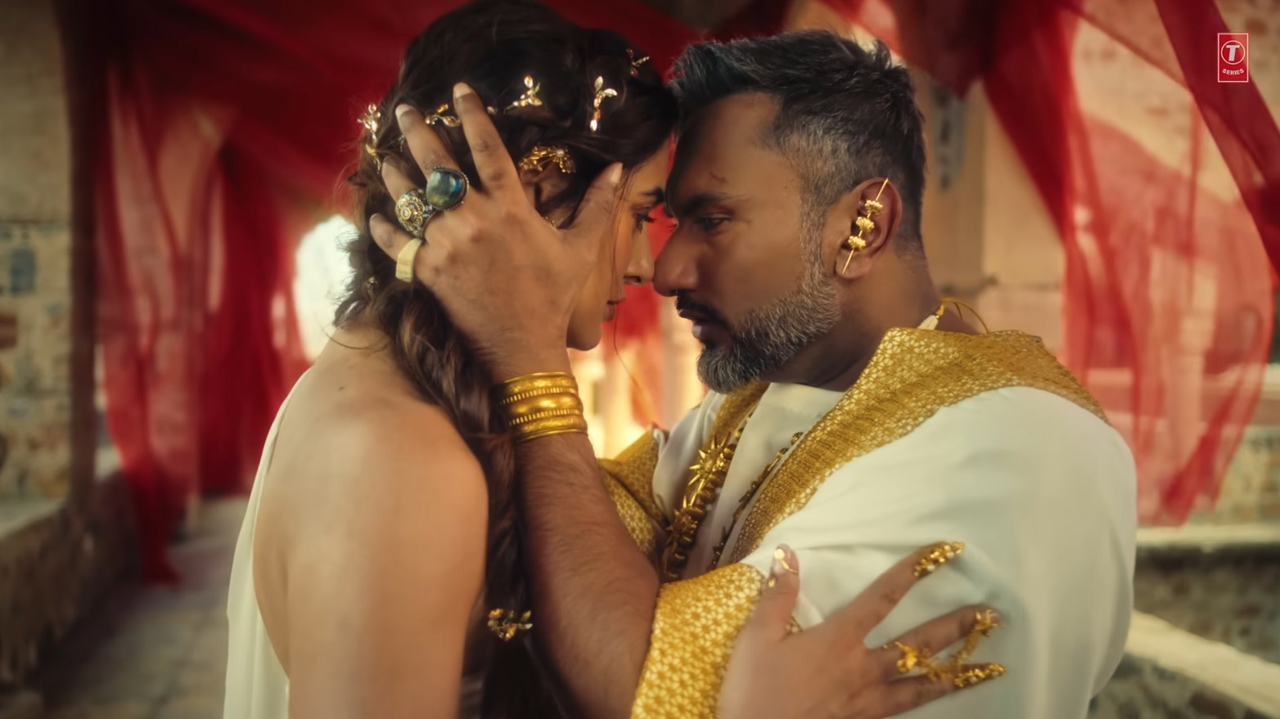 Yo Yo Honey Singh touching Nargis Fakhri forehead in Teri Yaadein