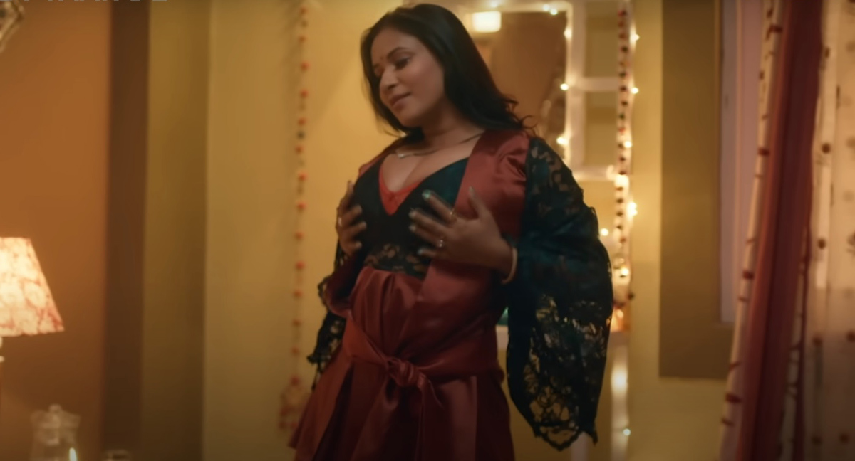 De De Pyaar De (ULLU Web Series) Muskaan Agarwal seducing scene photo