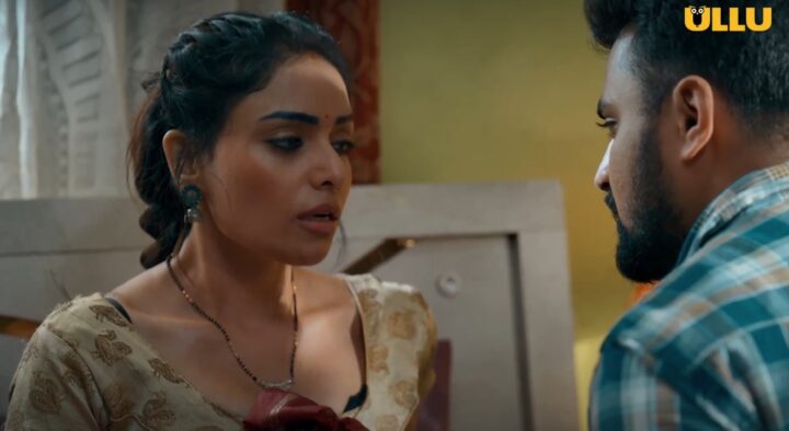 Naina Chhabra bedroom scene from Raju Ban Gaya Gentleman (ULLU Web Series)