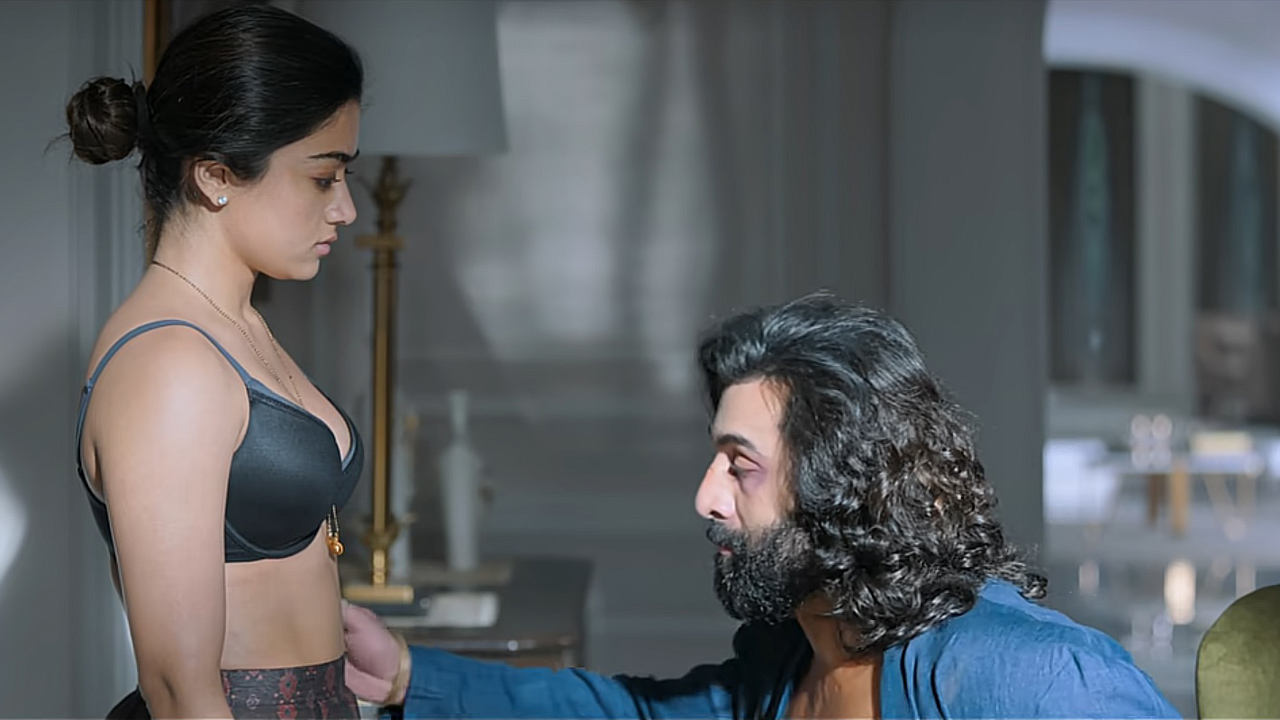 Rashmika Mandanna hips getting touched by Ranbir Kapoor's enjoyment in Animal movie