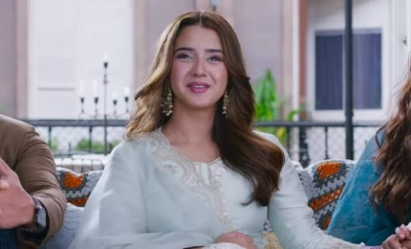 Gorgeous Roshni Walia as Saba in supporting role in Son of Sardaar 2