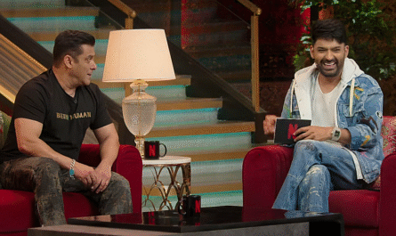 Salman Khan and Kpil Sharma having a funny talk sitting on couch on The Great Indian Kapil Show Season 3 Episode 1