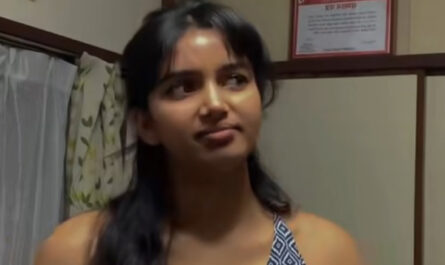 Girl looking hot in Sapna Shah Viral Video