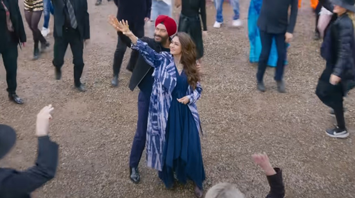 Ajay Devgn and Mrunal Thakur's having romance during dance in Son of Sardaar 2